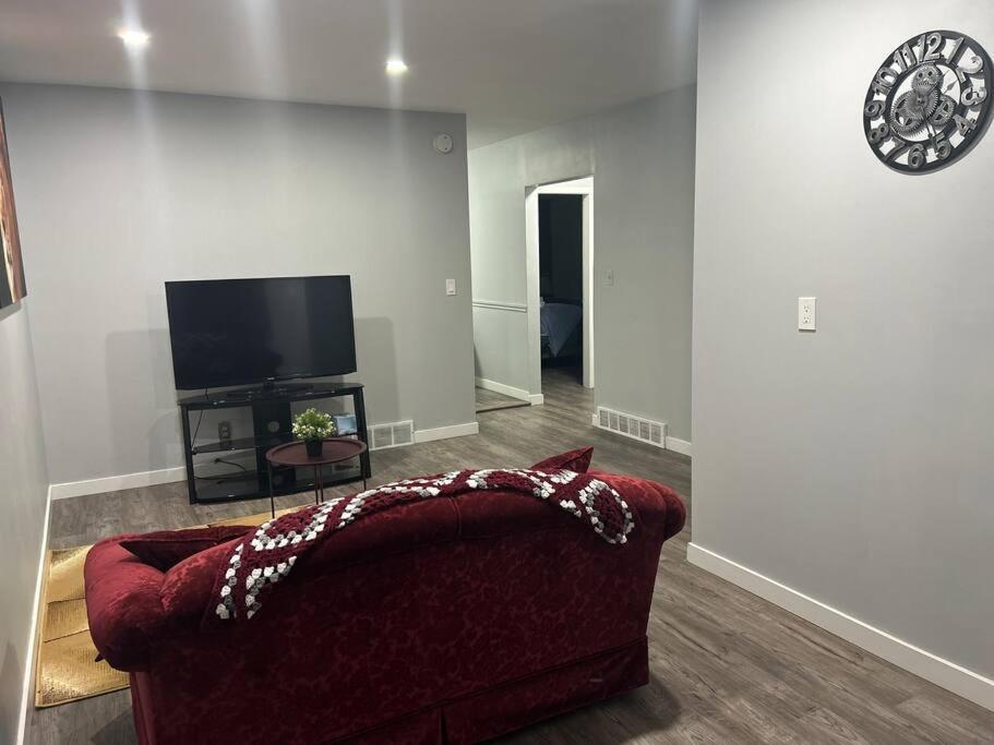 Cute Highland Park Upper B Unit Apartment Calgary Exterior photo