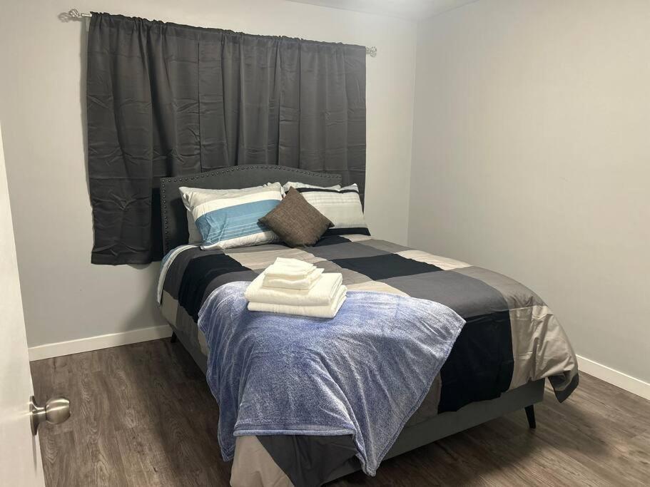 Cute Highland Park Upper B Unit Apartment Calgary Exterior photo